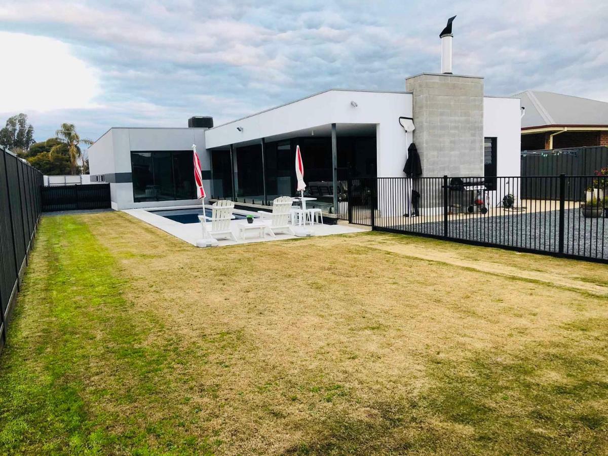 The Sinatra Holiday House - Couples Retreat Mulwala Dış mekan fotoğraf
